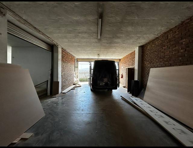 400M² WAREHOUSE TO LET IN WYNBERG